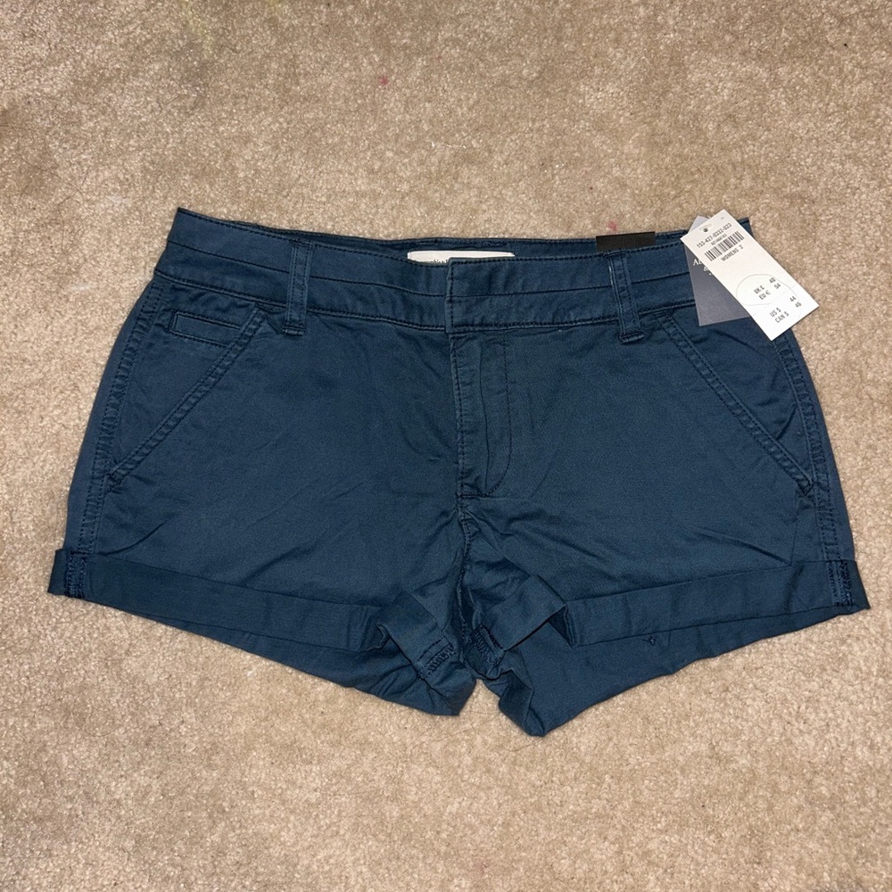 Abercrombie low rise short NWT